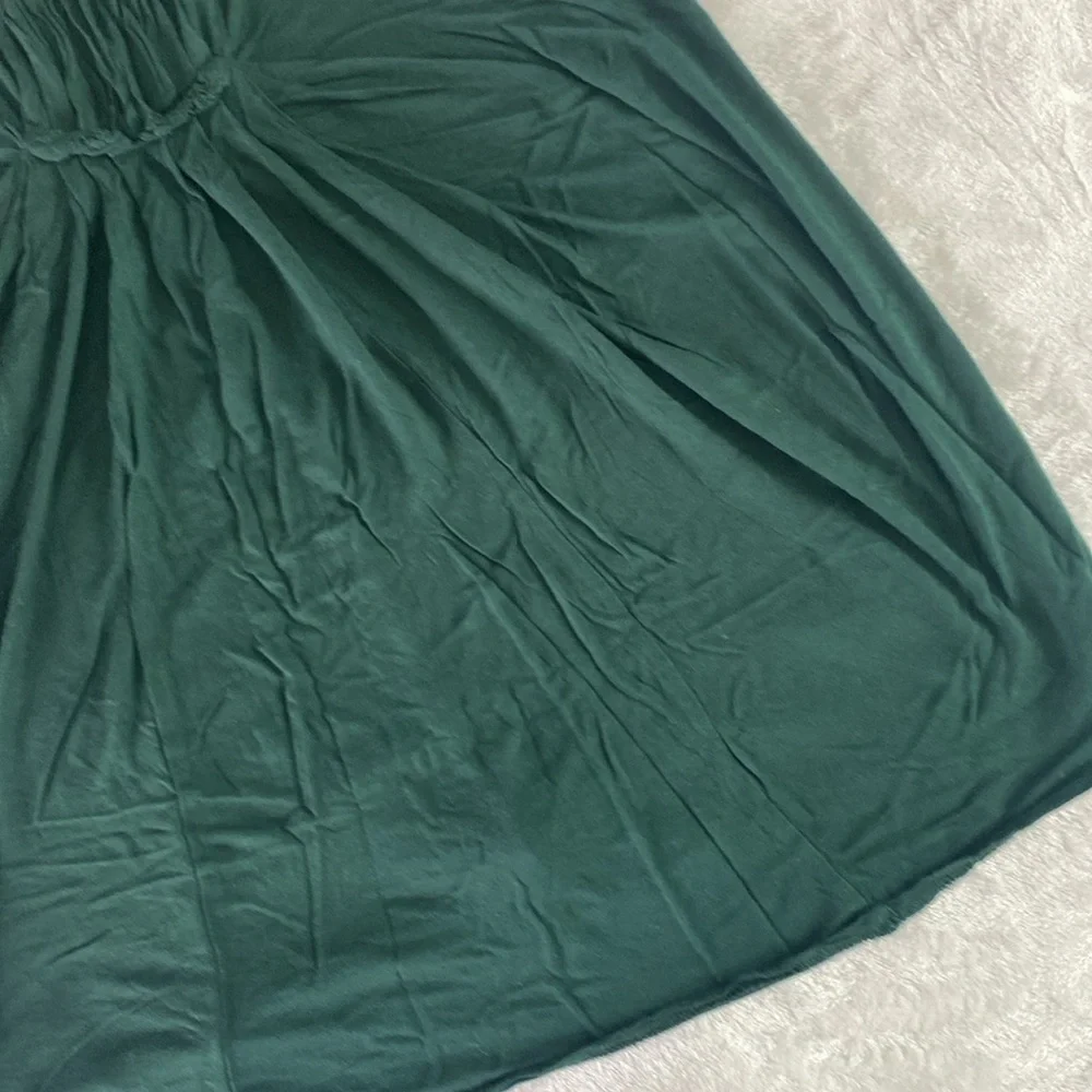 Dark green sleeveless wrinkly dress - Picture 4 of 17